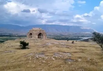 احداث کارخانه برداشت شن و ماسه در عرصه شهر ساسانی و ثبت جهانی شده کازرون