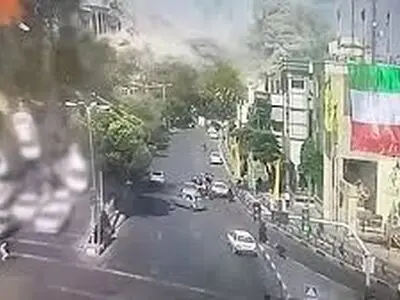 فیلمی از شدت آب در میدان قدس تجریش که مانع از امدادرسانی شده بود 