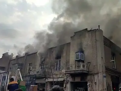 گراند هتل در آتش سوخت/ معاون میراث‌فرهنگی استان تهران: علت آتش‌سوزی و میزان خسارت هنوز مشخص نیست