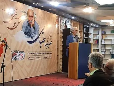 شعر طبایی آینه روزگار و زمانه‌ش است