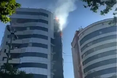 آتش سوزی برج زمرد تبریز مهار شد