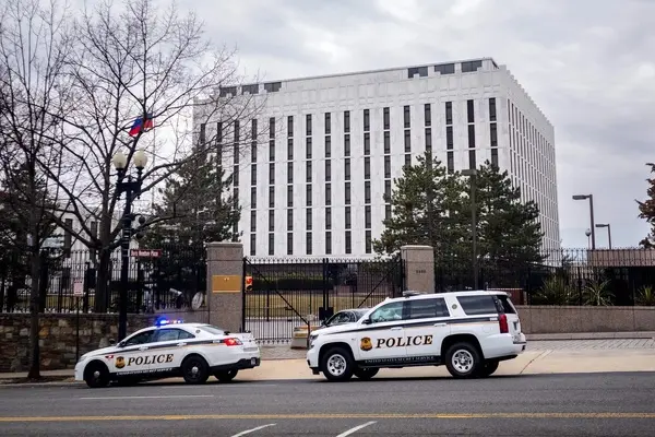 کشف ۲ چمدان مشکوک در برابر سفارت روسیه در واشنگتن
