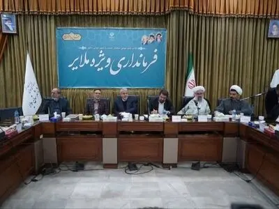 مدیر پشت میزنشین توانایی حل مشکلات مردم را ندارد