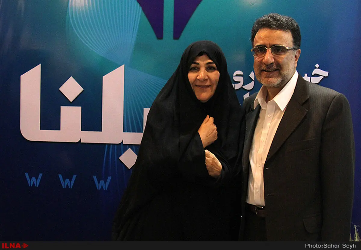 تاجزاده به همراه همسرش در حسینیه ارشاد حاضر شد 