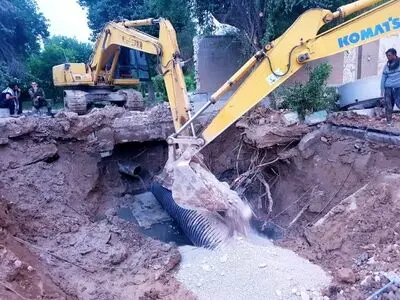 تاخیر شهرداری اهواز در صدور مجوز سبب ریزش خط فاضلاب جاده ساحلی/ عملیات تعمیر خط فاضلاب تا صبح فردا به اتمام میرسد