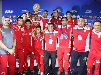تیم کشتی جوانان ایران به کشوربازگشت /استقبال باشکوه مردم از قهرمان جهان