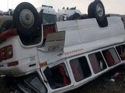 جزئیات واژگونی مینی‌بوس حامل کارگران اردبیل/ مصدومیت ۱۲ کارگر