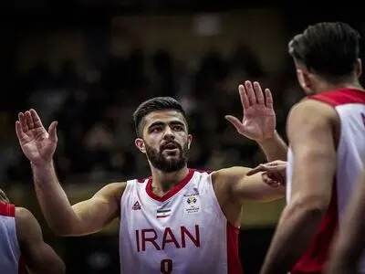 الاتحاد العالمی لکرة السلة یشید بالنجم الإیرانی بهنام یخجالی
