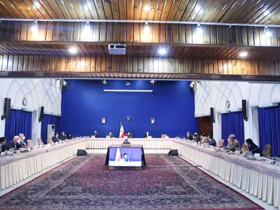 دولت در برخورد با حقوق‌های نجومی قاطع و مصمم است/ ضروری است بر بازار شب یلدا نظارت شود