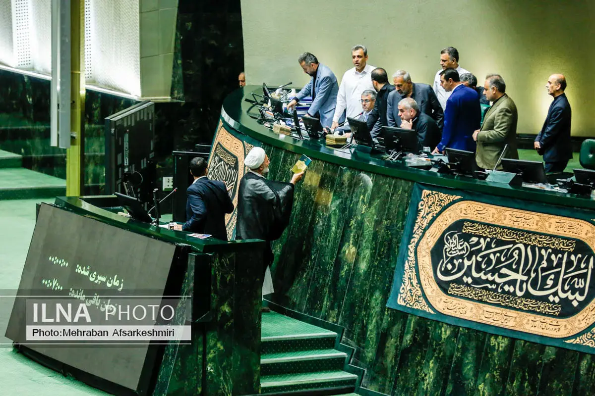 جلسة غير علنية في البرلمان الإيراني لبحث "آلية الزناد"