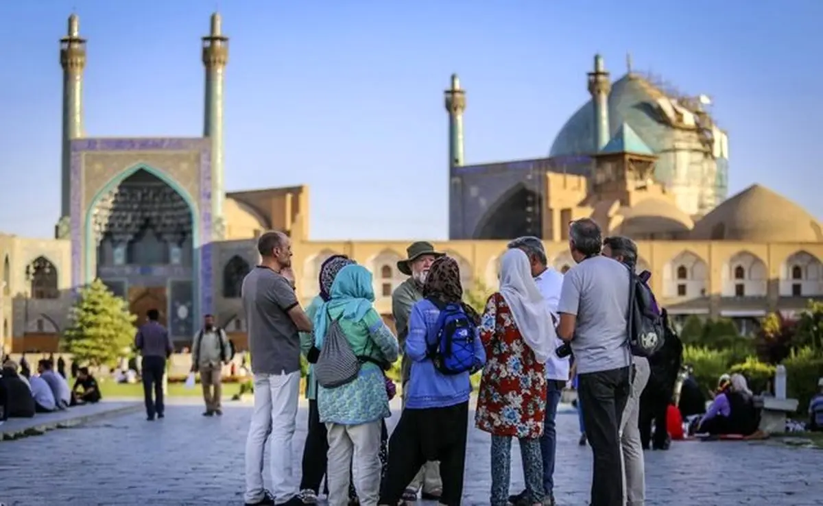 نشانه‌های ورود گردشگران خارجی به ایران دیده می‌شود