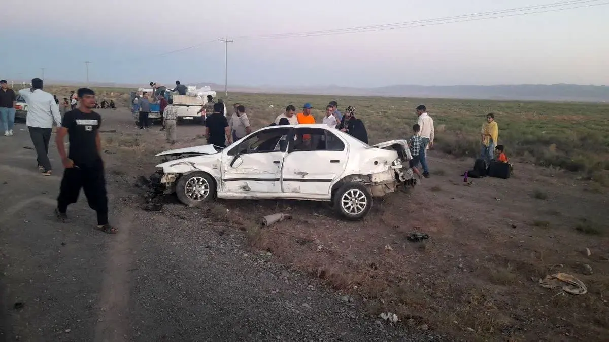 امدادرسانی به حادثه دیدگان برخورد تریلی با سمند و پژو  در جاده سرخس 