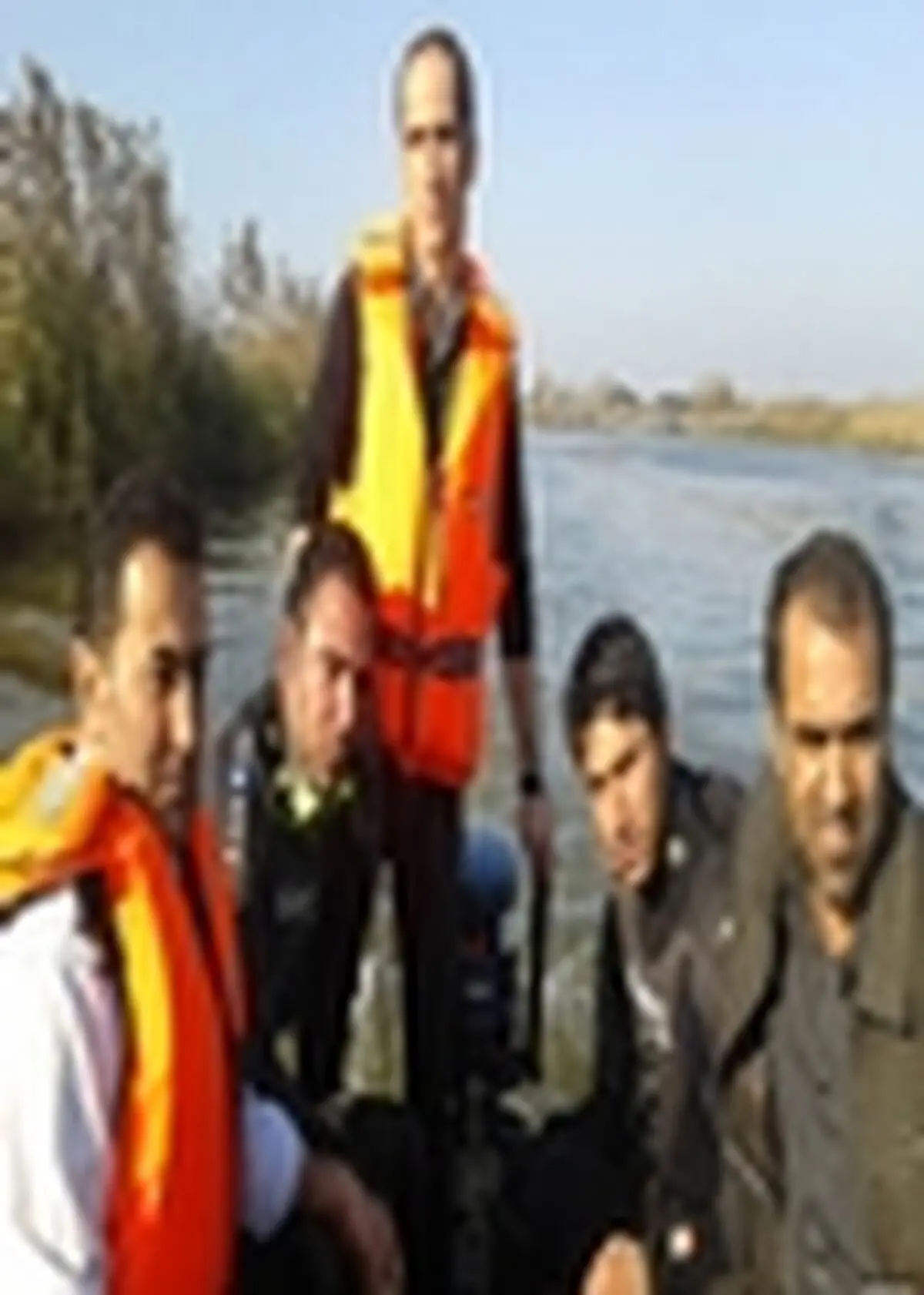 غواصان آتش نشانی رشت برای یافتن جسد شادی سرخیل به دریا زدند