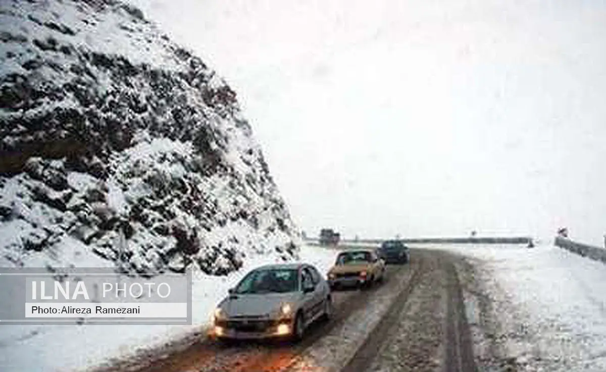 آغاز بارش باران و برف در محورهای غربی/مهگرفتگی و کاهش دید در راههای شمالی