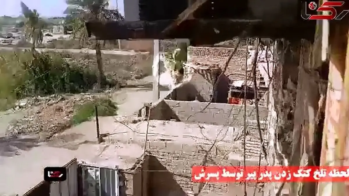 فیلم لحظه تلخ کتک زدن پدر پیر توسط پسرش / پلیس آبادان او را بازداشت کرد