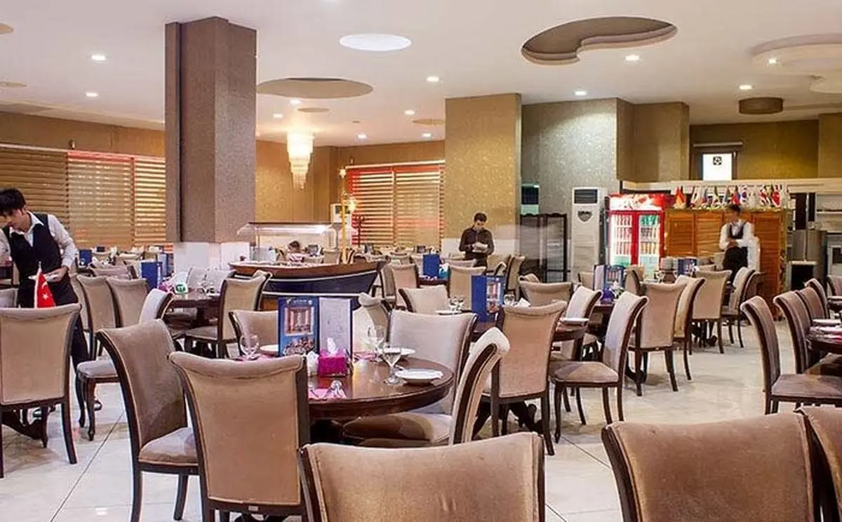 رستورانهای شیراز در آستانه ورشکستگی؛ مشتریان نصف شدند/تغییر ذائقه اجباری مردم به ساندویچهای ارزان