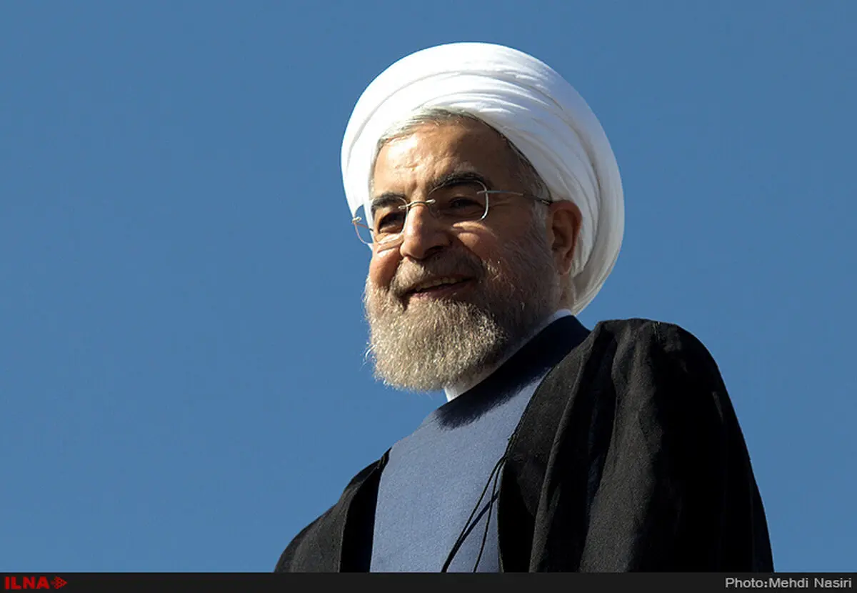 یزدی‌ها سنگ‌تمام گذاشتند/ازدحام در محل سخنرانی رییس دولت تدبیر و امید/ طنین شعار «سلام بر خاتمی درود بر روحانی» در یزد + فیلم