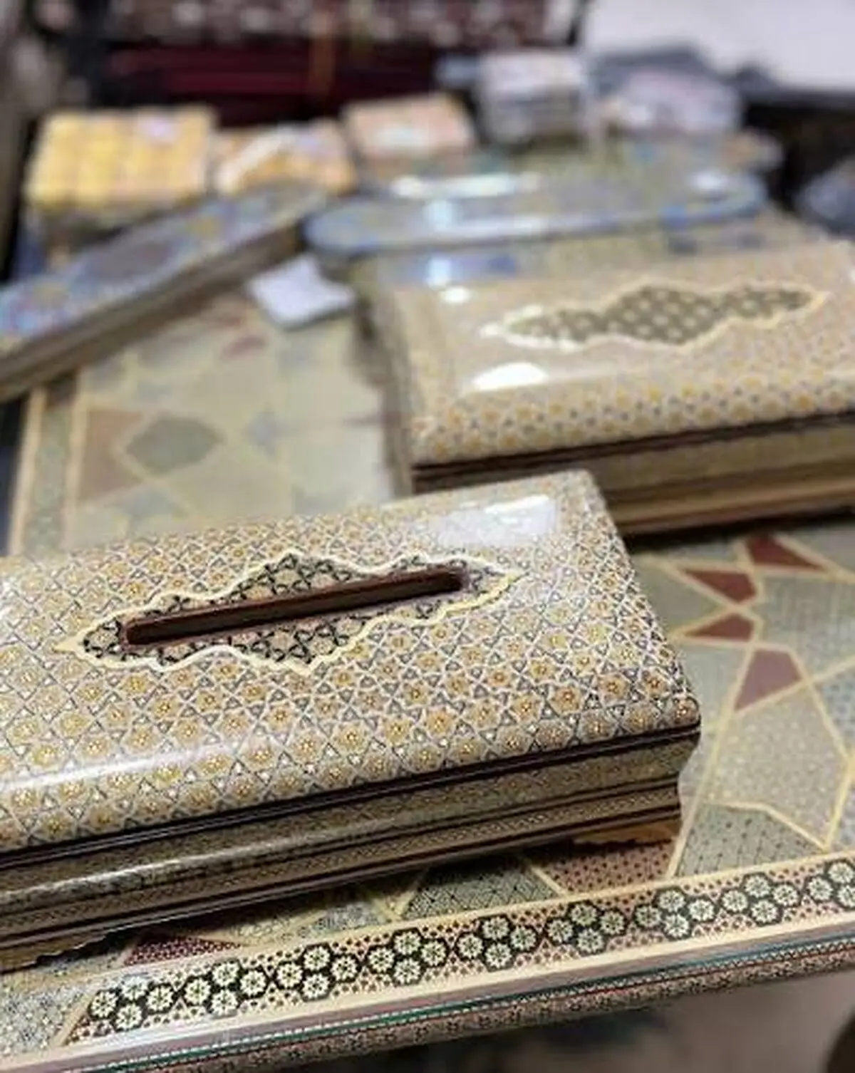 روستای شیخ‌شبان جهارمحال و بختیاری؛ قطب خاتم‌کاری ایران ؛ ۴۰۰ هنرمند سالانه بیش از ۳۰۰ هزار گل‌خاتم تولید می‌کنند