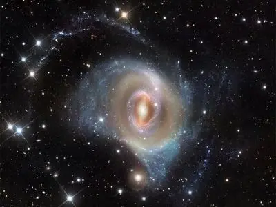 عکس روز ناسا از کهکشانی با ۳ حلقه 