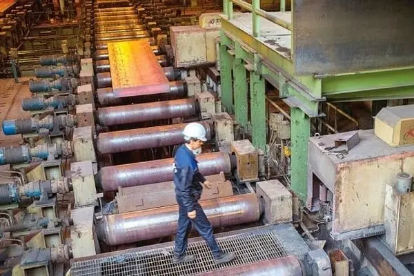 إیران.. الحکومة ترصد 700 الف ملیار تومان لدعم الصناعات