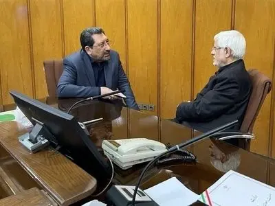 عارف با حضور در وزارت صمت: روند تولید در کشور نباید متوقف شود