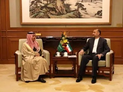 محادثات بین وزیري الخارجیة الایراني والسعودي في بکین