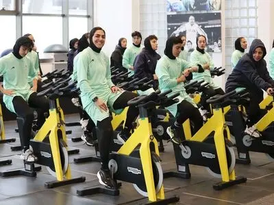 تمرین یک ساعته تیم ملی بانوان در ساختمان پک