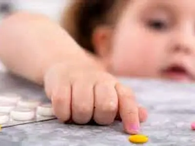 مسمومیت‌های دارویی بیشتر در کودکان و سالمندان اتفاق می‌افتد/ مسمومیت مزمن در بین چه افرادی شایع است؟