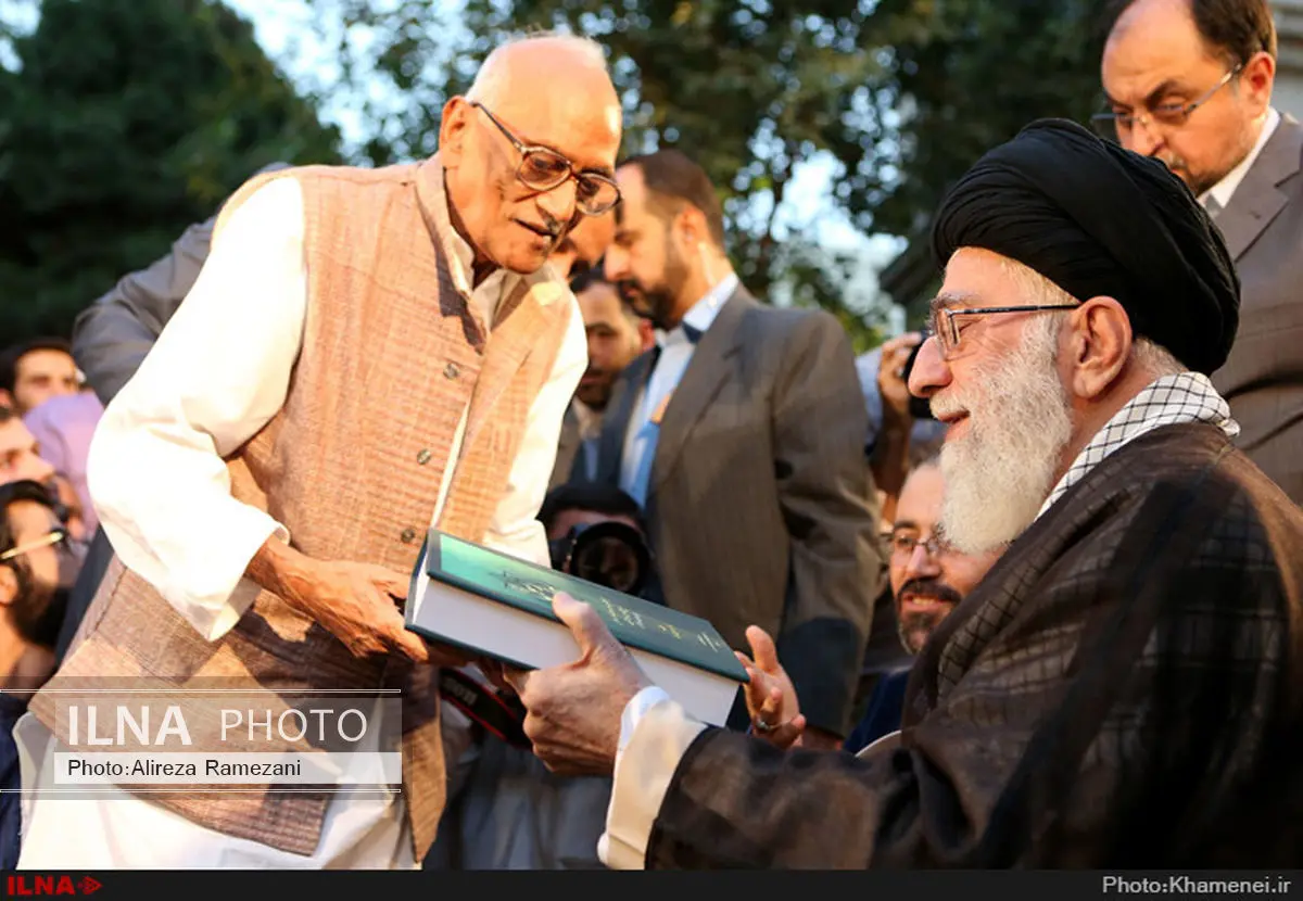 پخش شعرخوانی شعرا در محضر رهبر انقلاب از شبکه دو