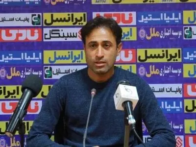 رجب‌زاده: به بی تجرگی بازیکنان باختیم/ خیلی بد است که در شیراز درگیر کیفیت زمین هستیم