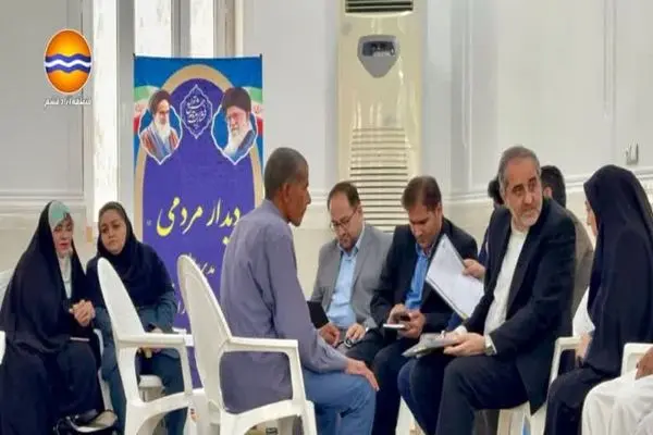 دیدار مدیرعامل سازمان منطقه آزاد قشم با مردم در روستای دهخدا 