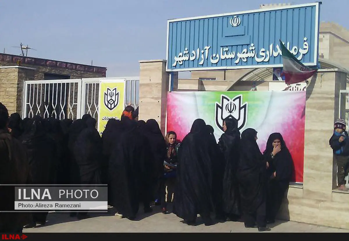 کارگران معدن زمستان یورت همراه خانواده مقابل فرمانداری جمع شدند