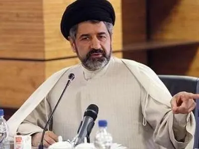 دانشگاه آزاد ۵۰۰ هزار صندلی خالی دارد