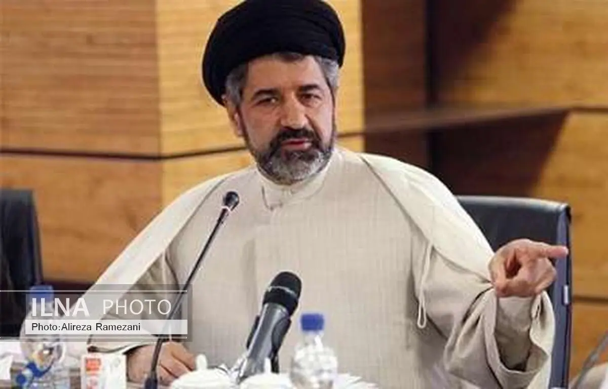 دانشگاه آزاد ۵۰۰ هزار صندلی خالی دارد