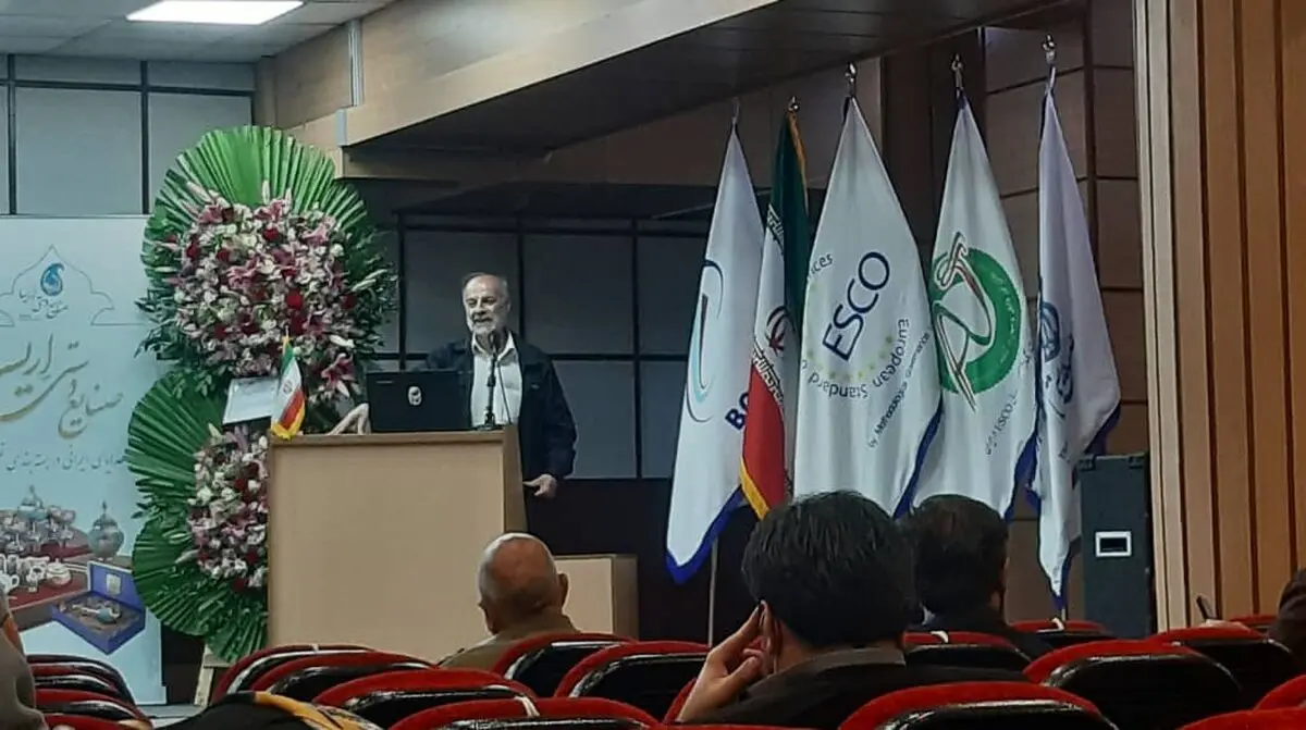 با کاهشِ فقر و حاشیه‌نشینی، نیروی کارِ پُرتوان‌تری خواهیم داشت/ محیط کار با کارگرانش آباد می‌شود