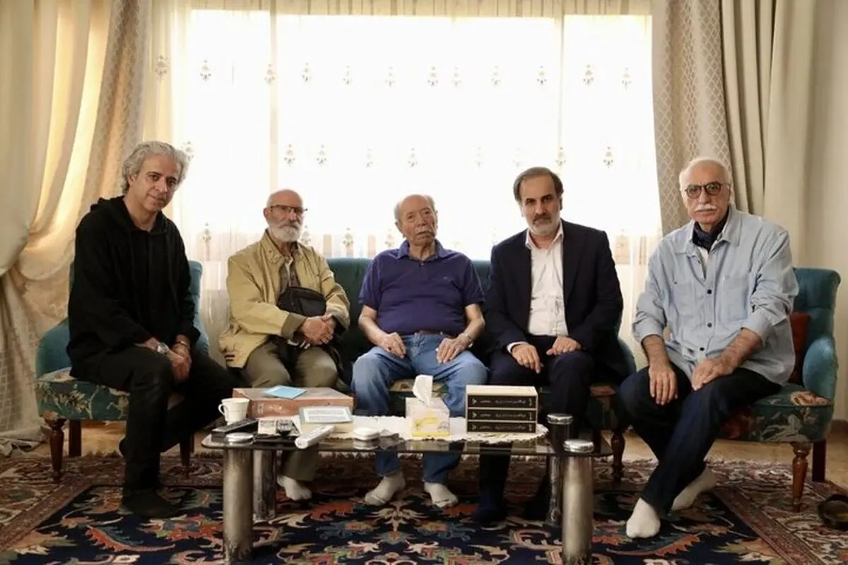 علی نصیریان در دیدار با مسئولان تئاتر: حواستان به جوانها باشد