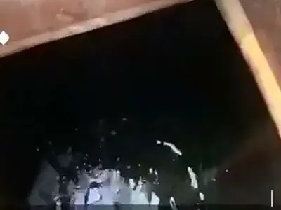 انتقال سوخت توسط قاچاقچیان وسط دریا + فیلم