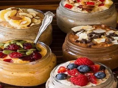 طرز تهیه صبحانه آماده با جو پرک و توت فرنگی 