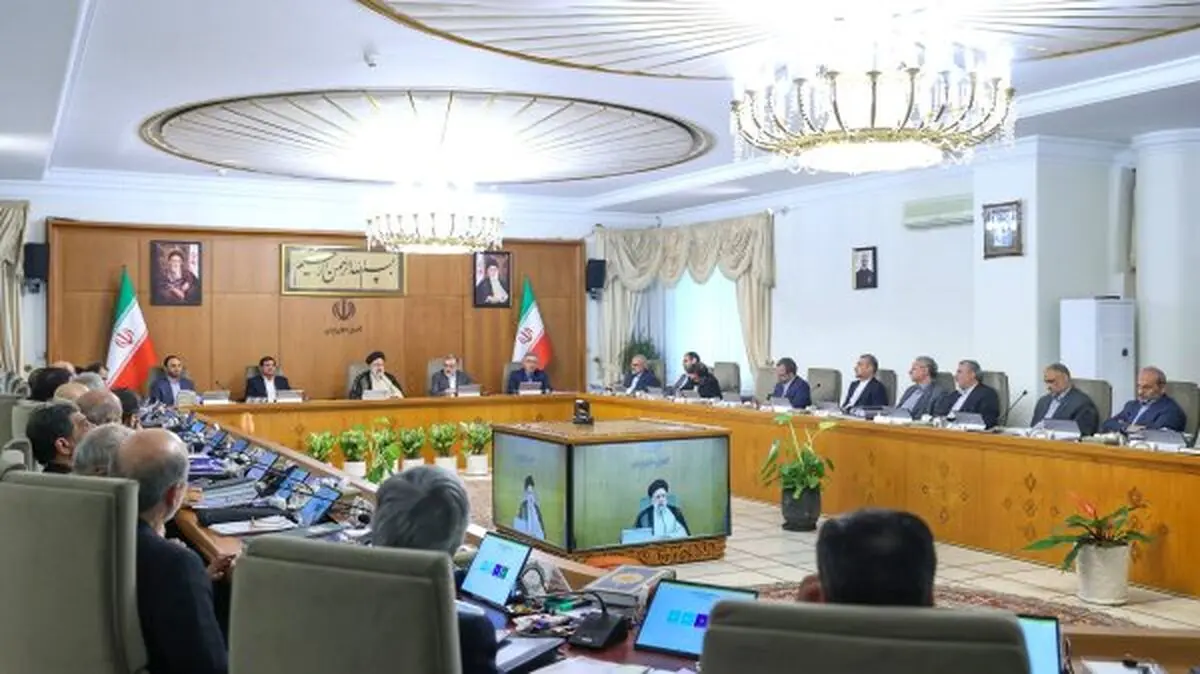 هوشیاری و تلاش مضاعف برای جلوگیری از اخلال دشمن در اقتصاد و معیشت مردم