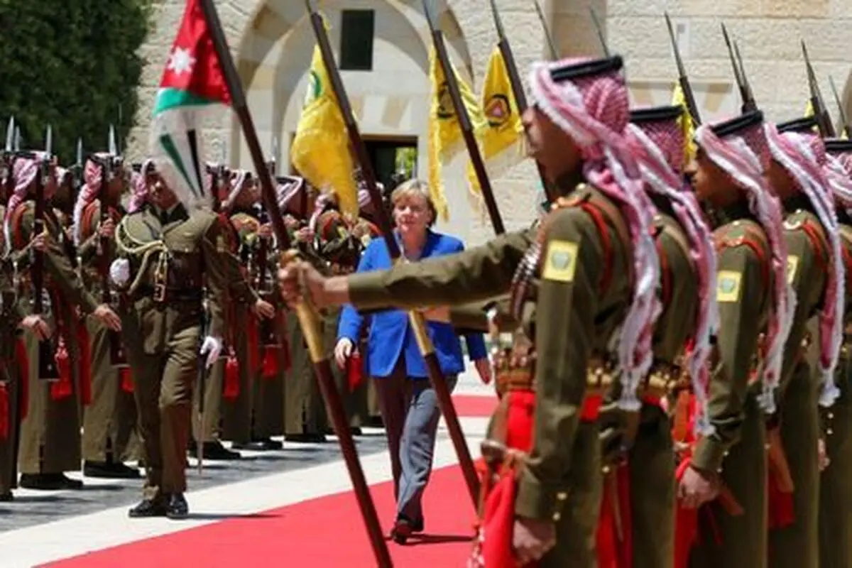 درخواست مرکل برای حل مساله موشکی ایران