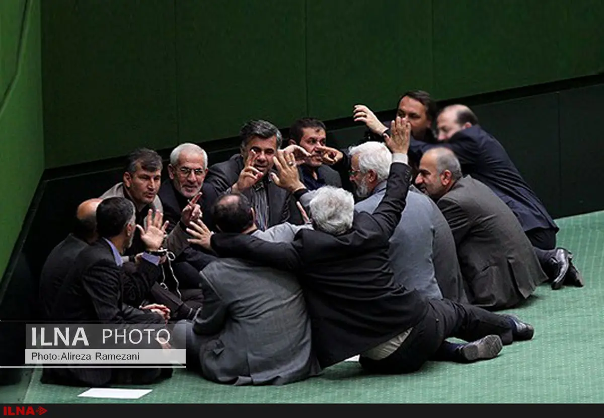 خطکشیهای مجلس و فراکسیون نا«فراگیر» ولایت/ لاریجانی؛ برنده روزهای بدون فراکسیون پارلمان