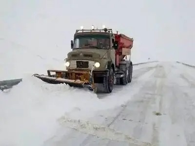 پس از ۳۵ ساعت تلاش بی وقفه راهداران جاده روستای لبد شهرستان کوهرنگ بازگشایی شد