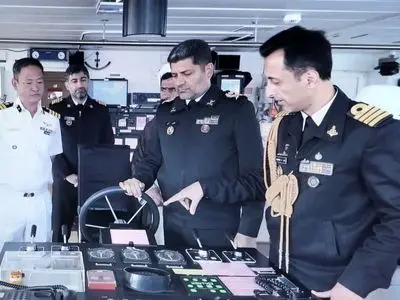 فرمانده منطقه سوم دریایی نبوت نداجا از یگان شناور سارتاک گارد ساحلی کشور هند بازدید کرد