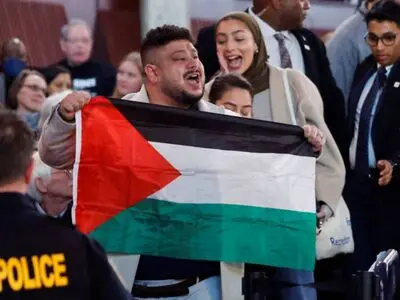 تجمع حامیان فلسطین در برابر کاروان خودروهای بایدن