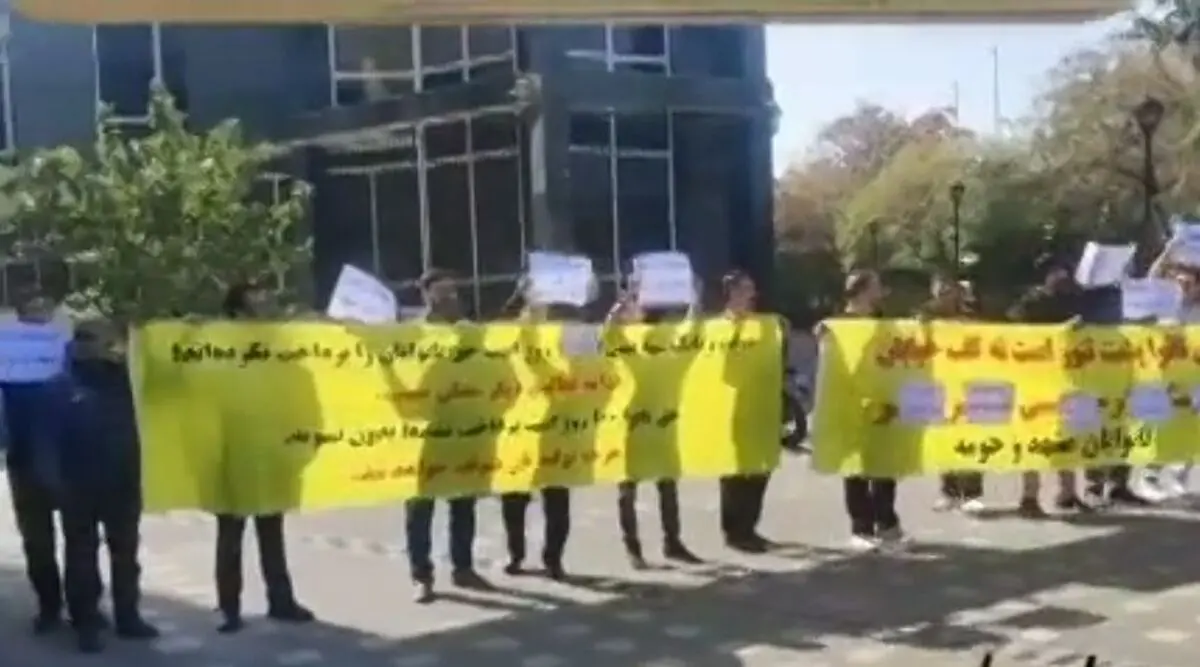تجمع نانوایان مشهد در اعتراض به عملکرد «نانینو» 