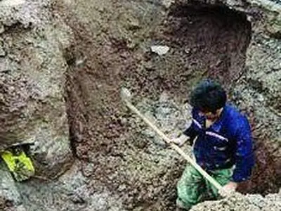 جلوگیری از هدر رفت آب با مرمت خط انتقال چاه فلمن لوشان 