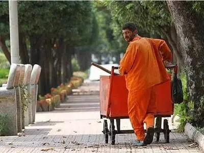 کارگران خدماتی شهرداری طبس دو ماه مزد طلبکارند