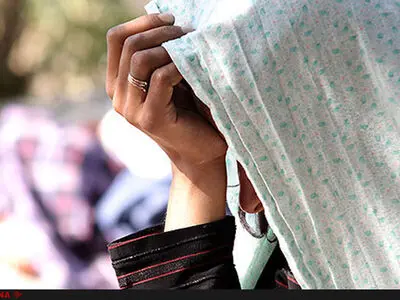 زنی نظافتچی که به خاطر ۱۵ میلیون تومان، گروگان بیمارستان است!