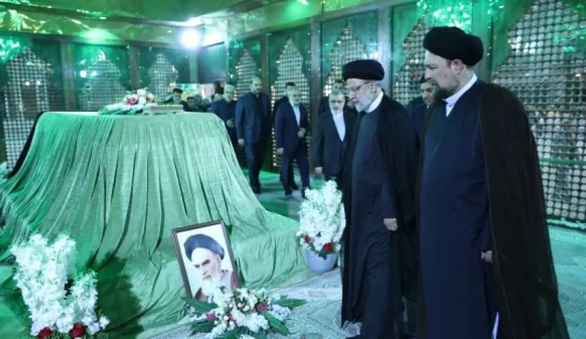 رئیس الجمهوریة واعضاء الحکومة یجددون العهد مع مبادئ الامام الخمیني الراحل