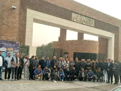 توضیح اداره صمت کرخه درباره قطعی گاز واحدهای صنعتی؛ تجمع کارگران آجرسازی توکل شاوور مقابل استانداری خوزستان 